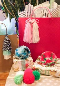 Gift_Wrapping_Pompoms_Tassels_11 Gift_Wrapping_Pompoms_Tassels_11